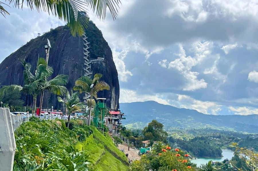 Medellin: Guatape and El Penol Rock Day Trip with Boat Ride - Breakfast before the sights