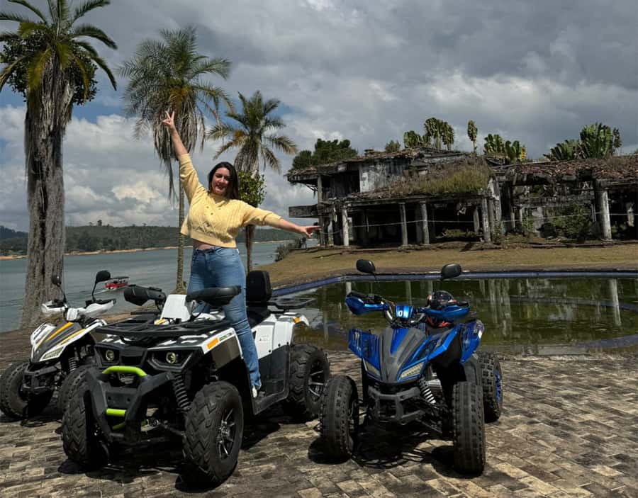 Medellin: Guatapé Day Trip & Boat to Pablo Escobar's Estate - The ride from El Poblado to the reservoir