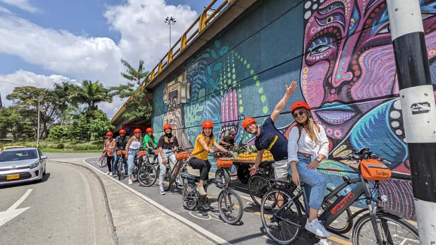 Medellín: History & Local Life Essentials Tour on an E-Bike - Ciudad del Río and the city’s newer face