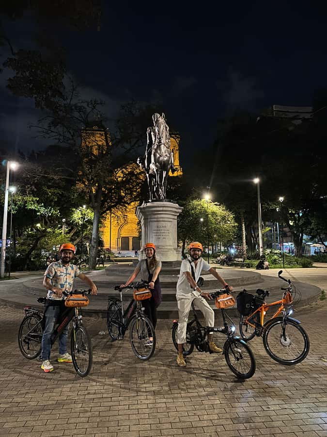 Medellín: History & Local Life Essentials Tour on an E-Bike - Parque de las Luces and public space after dark