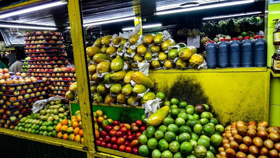 Medellín Multi-sensory Tour in the market, +15 Exotic Fruits - Who will enjoy it most?