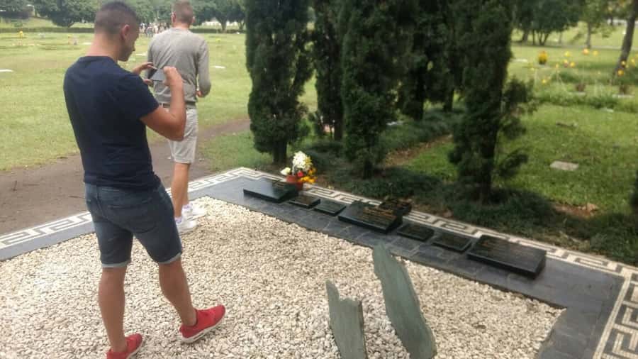 Medellin Pablo Escobar Tour - Montesacro Cemetery and the grave beside Griselda Blanco