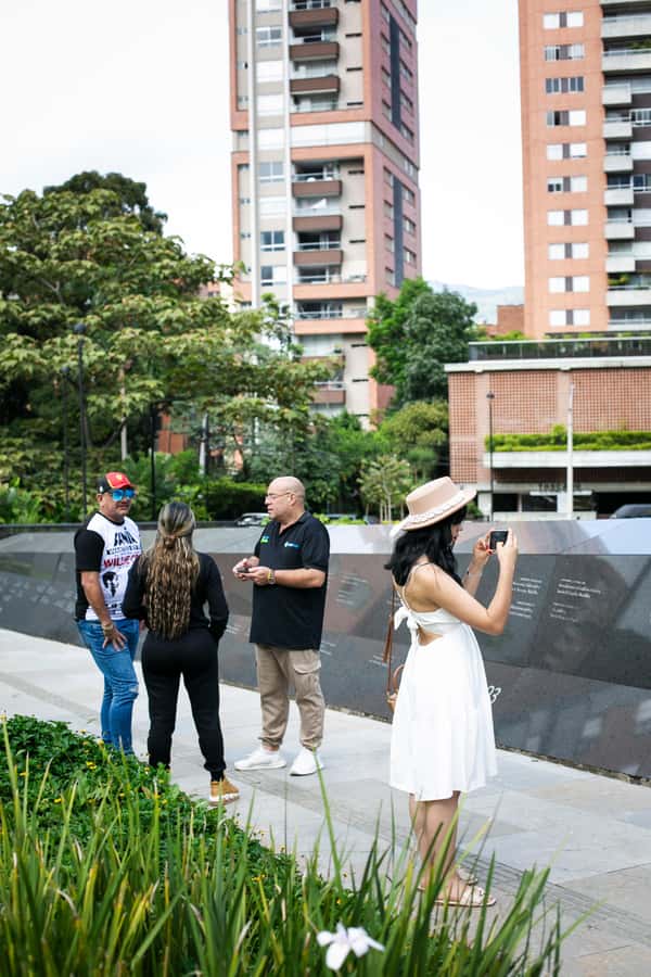 Medellín: Pablo Escobar Tour with Guide and Transportation - The 70-minute visitor center