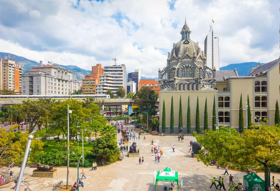 Medellín: Private City Tour with Metrocable and Comuna 13 - Key points to know before booking
