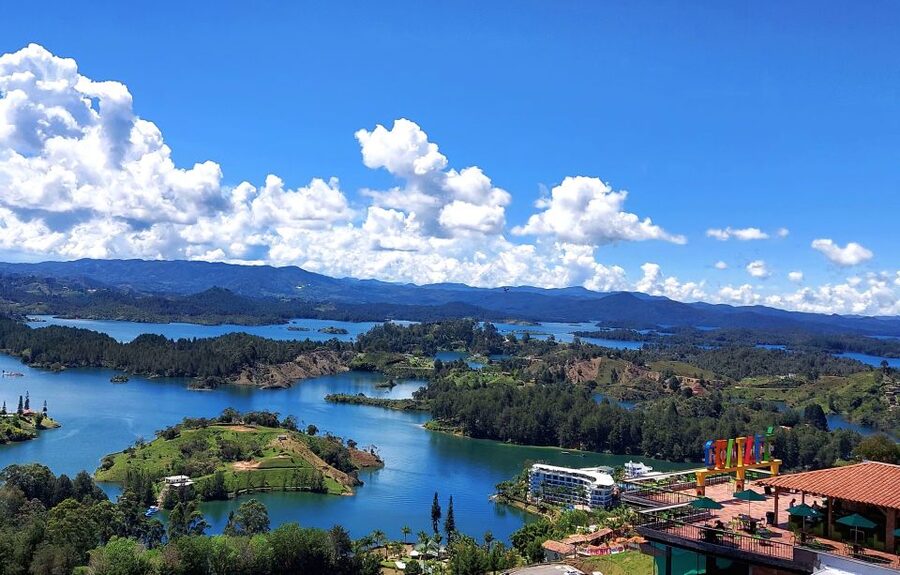 Medellín: Private Guatapé Tour w/ Breakfast, Lunch & Cruise - Guatapé’s zócalos tell local stories