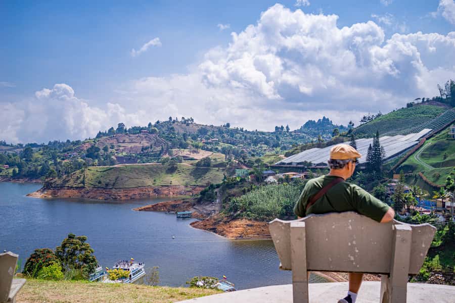 Medellín: Private Guatapé Tour w/ Breakfast, Lunch & Cruise - Private guiding is the tour’s biggest advantage
