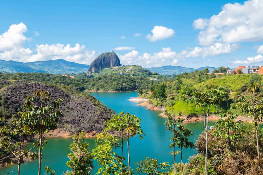 Medellín: Private Guatapé Tour w/ Breakfast, Lunch & Cruise - Timing matters more than the nine-hour label