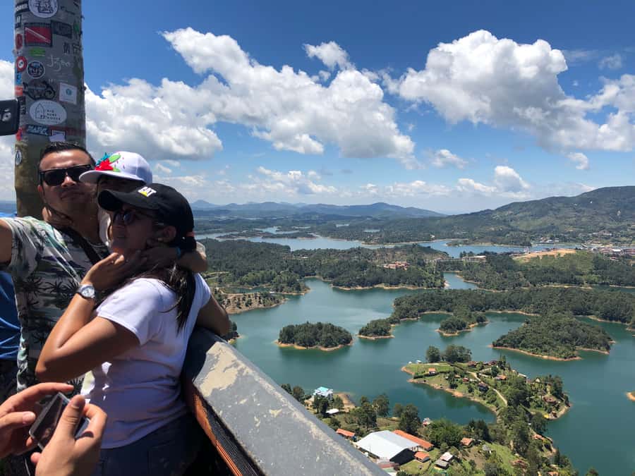 Medellín: Private Guatapé with Peñol Tickets and Boat Ride - The included Colombian lunch