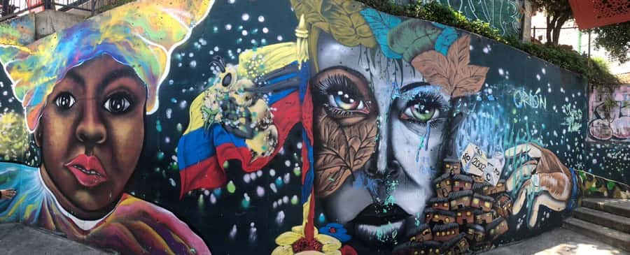 Medellín: Private Pablo Escobar and Comuna 13 Tour - Should you book the Pablo Escobar and Comuna 13 tour?