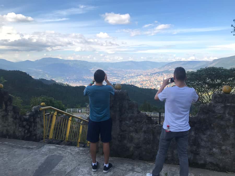 Medellín: Private Pablo Escobar Tour with Cable Car Ride - Why this tour is more than a Narcos sightseeing trip