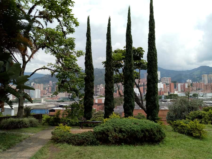 Medellín: Private Pablo Escobar Tour with Cable Car Ride - What the private transport adds
