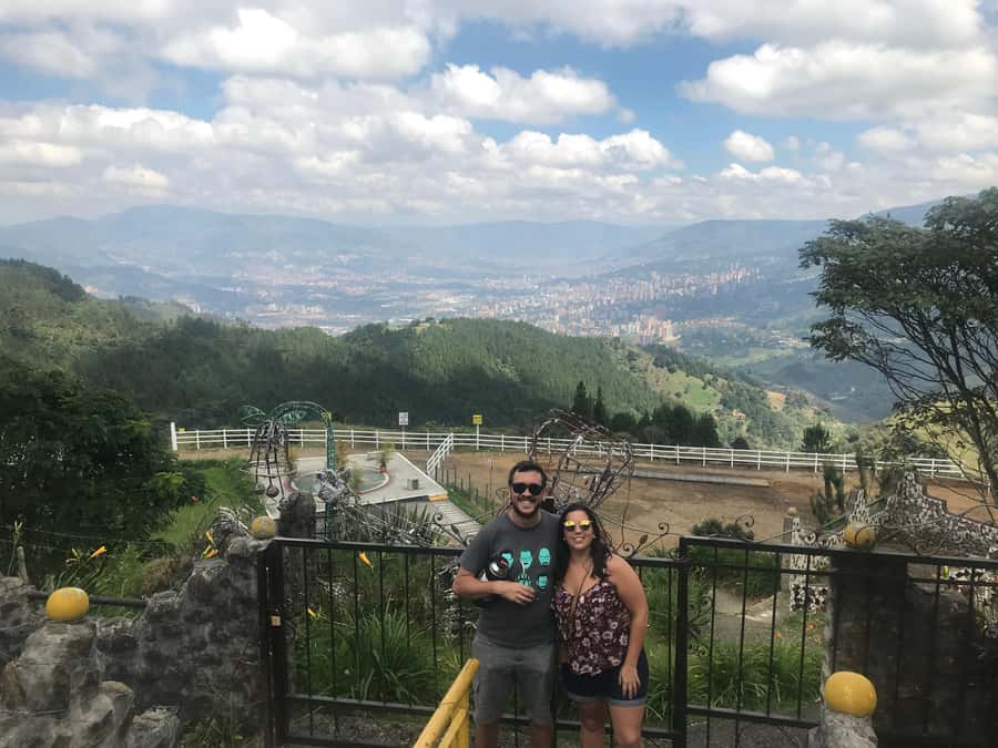 Medellín: Private Pablo Escobar Tour with Cable Car Ride - The guides shape the experience