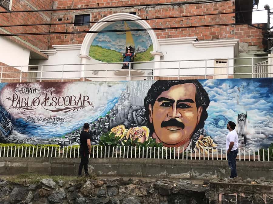 Medellín: Private Pablo Escobar Tour with Cable Car Ride - Inflexión Memorial Park: begin with the victims