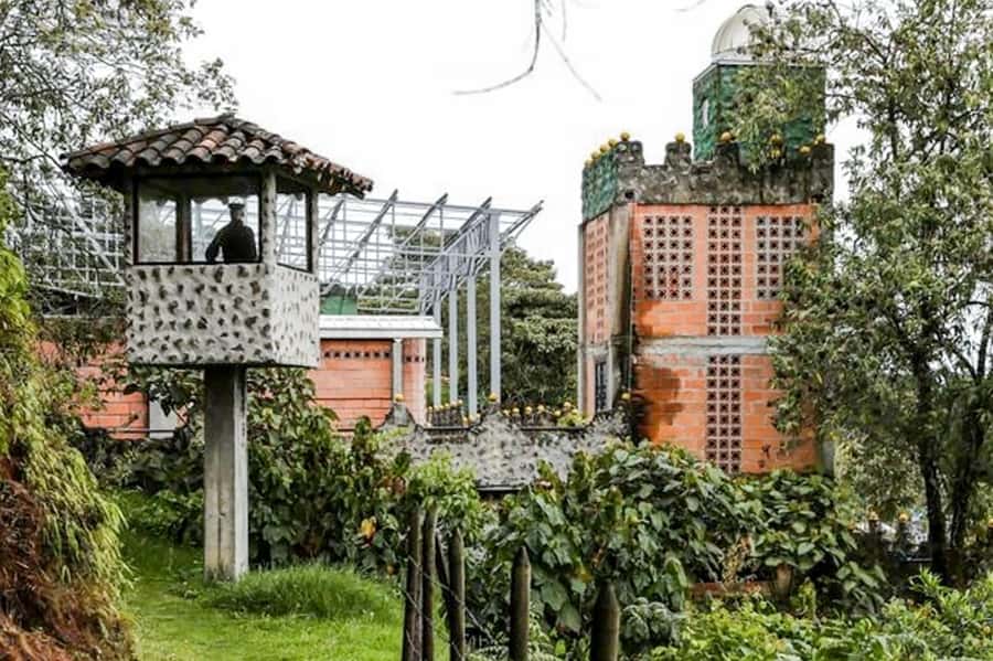 Medellín: The Real Pablo Escobar Tour - The steep road to La Catedral