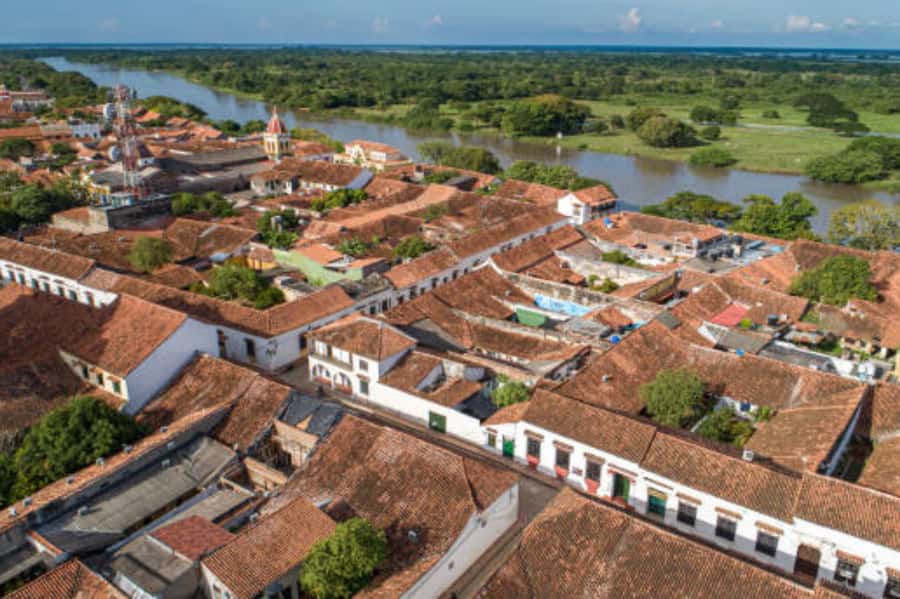 Mompox Caribbean Routes - Walking through Mompox’s old center