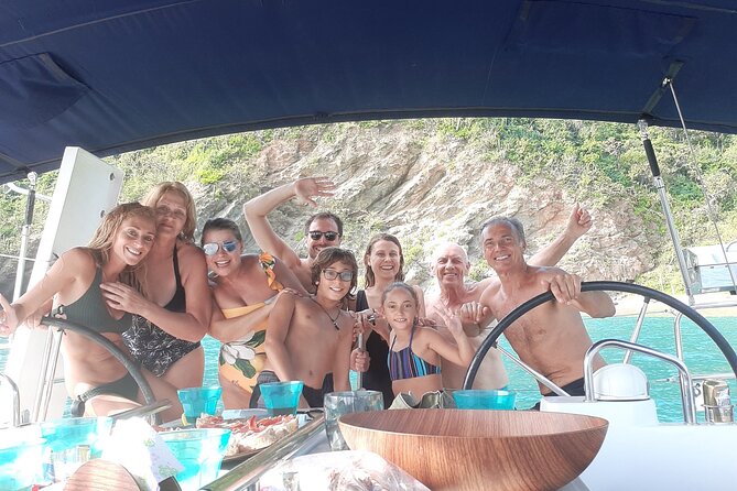 One amazing day in a private recent sailing boat in the Tayrona Park. The best sail trip from Santa Marta! - Sailing along the Santa Marta coast