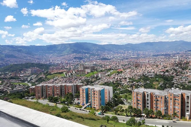 Pablo Escobar Tour And Comuna 13 - Two sides of Medellín in one private outing