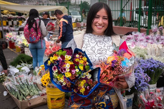 PALOQUEMAO MARKET FOOD TOUR. EXOTIC FRUIT. LOCAL SNACKS. /Min 2 pax - Breakfast goes well beyond a snack