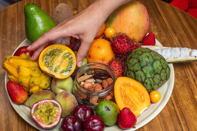 PALOQUEMAO MARKET FOOD TOUR. EXOTIC FRUIT. LOCAL SNACKS. /Min 2 pax - The exotic fruit tasting is the main event