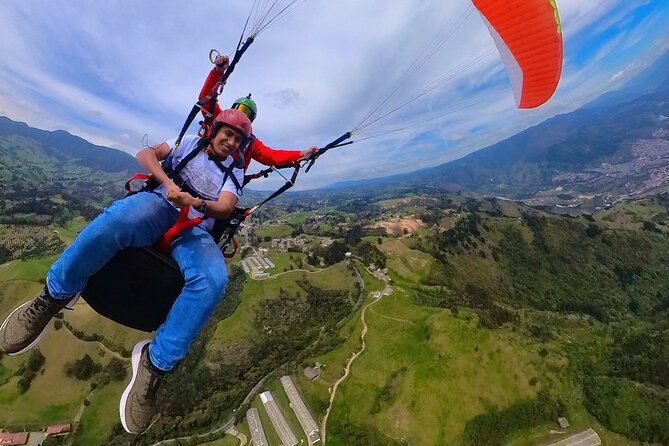Paragliding flight in Medellin with expert pilots - Is this Medellín paragliding flight worth booking?