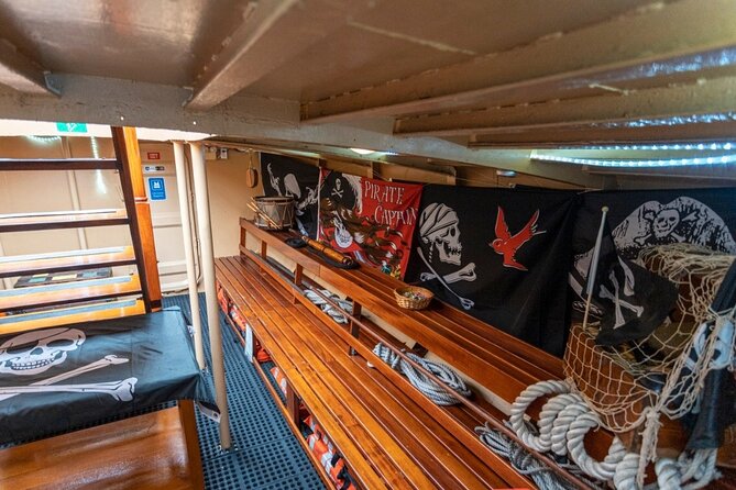 Premium Pirate Beach Adventure, Open sea Rope Swing, Drinks+Lunch - The five-minute walk to Tierra Bomba