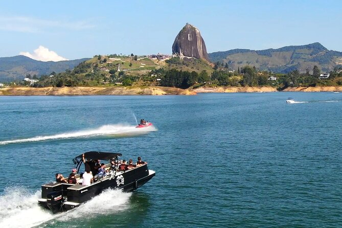 (Private Guatapé) Mansion Pablo Escobar+Paintball+Cuatrimoto+Boat - Cruising the reservoir by private boat