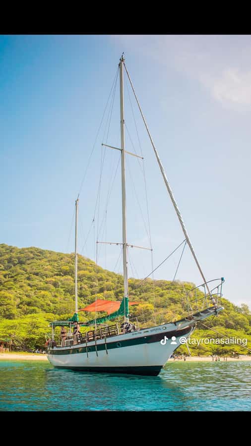 Santa Marta: Sailboat day tour to Tayrona Park - From Santa Marta marina to the open Caribbean