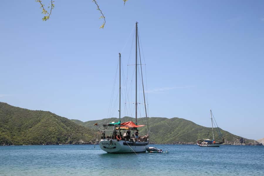 Santa Marta: Sailboat day tour to Tayrona Park - Swimming, snorkeling, and paddle boards