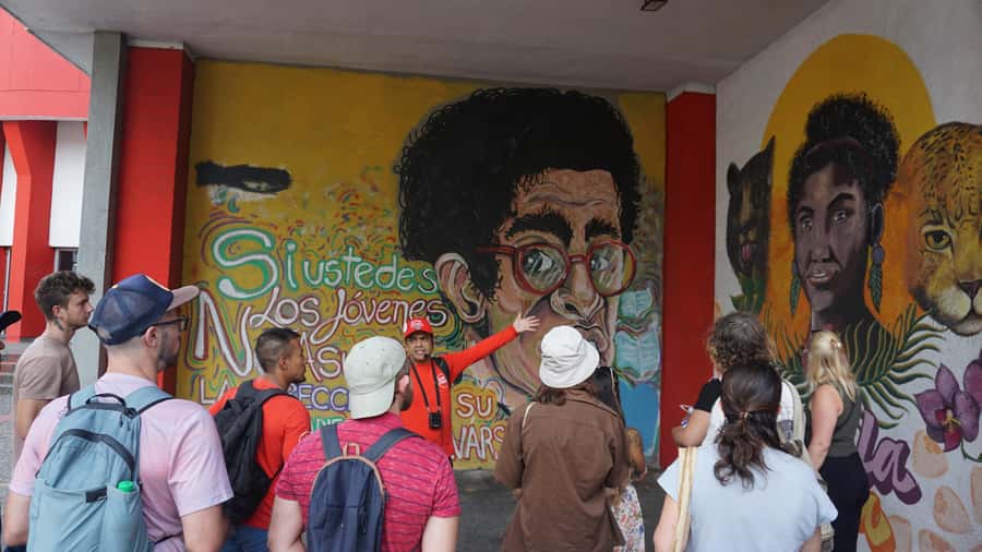 Shared Tour Cali's Salsa, Graffiti & Resistance Experience - The River Boulevard and the curve
