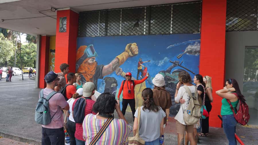Shared Tour Cali's Salsa, Graffiti & Resistance Experience - Guides, languages, and the shared format