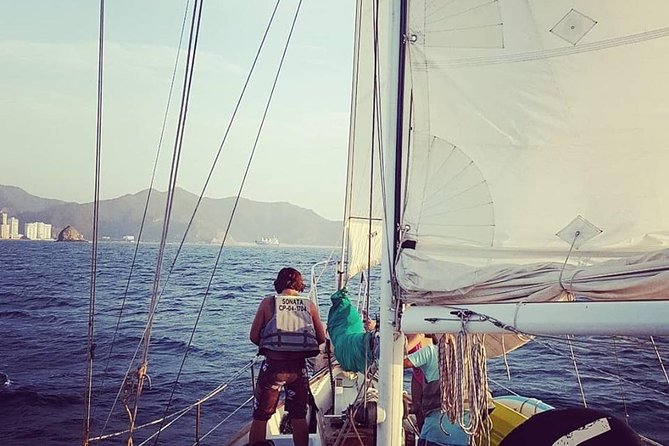 Tayrona Bay Sailboat trip - The crew and the level of guiding