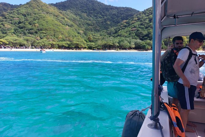 Tayrona by sea - The outward ride and the Sierra Nevada views