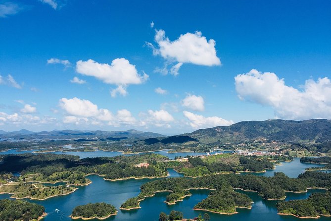 Tour Guatapé - La Piedra de El Peñol and the climb to the top