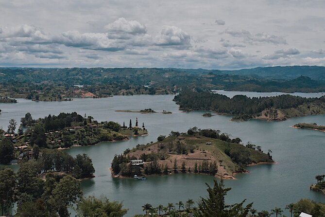 Tour Guatapé - Breakfast, lunch, and the real value of $38