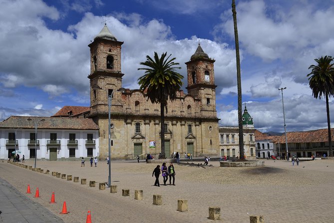 Tour of Zipaquirá: Visit the Salt Cathedral and the main squares - Lunch in Zipaquirá, with choices beyond meat