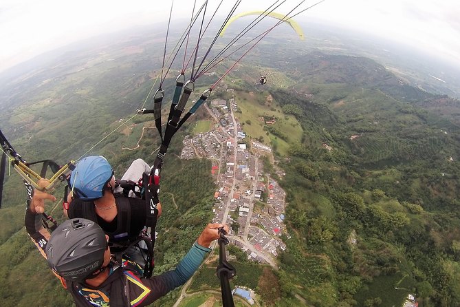 Unique experience flying paragliding - From Éxtasis Café to the launch area