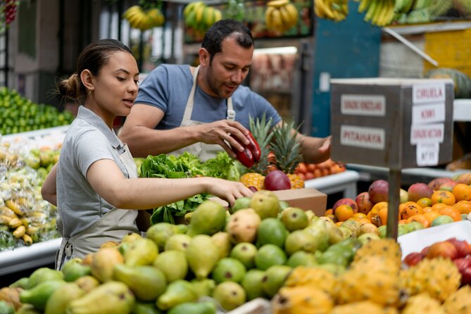 VIP Bogota City Tour: Farmers Market, Monserrate, Candelaria, 9hr - Colombian street food before the museums