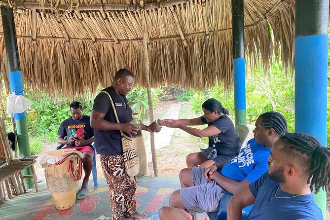 Visit Palenque with natives : history, culture and ancestral legacy - Arriving at the tourist parador