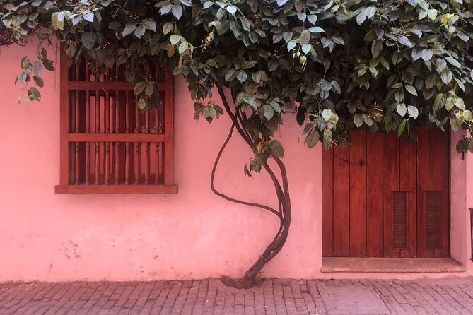 Walking Tour Cartagena Old City with Gold Museum and Plaza de Bolivar - Las Bóvedas begins the story at the city wall