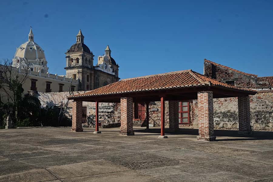 Walled City, Getsemani San Felipe Castle Cartagena City Tour - Getsemani, color and everyday city life
